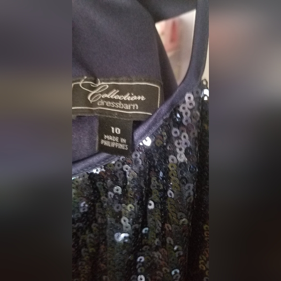 Beautiful dress - Picture 3 of 3